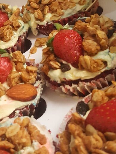 Box of Six Cupcake  (Strawberry and Nuts)