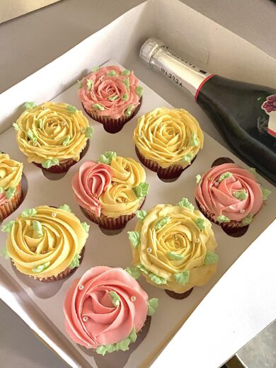 Box of Eight Cupcake (With Non-alcoholic Wine)