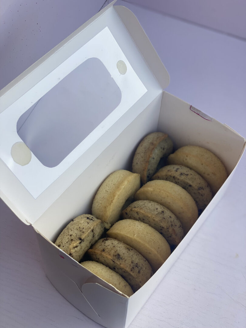 Vanilla and Oreo box of 10